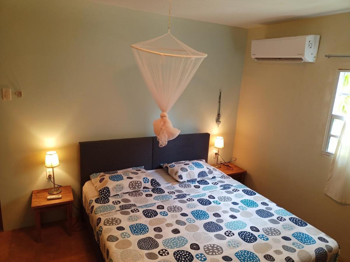 The Dive Hut - Boutique Apartments 克拉伦代克 外观 照片