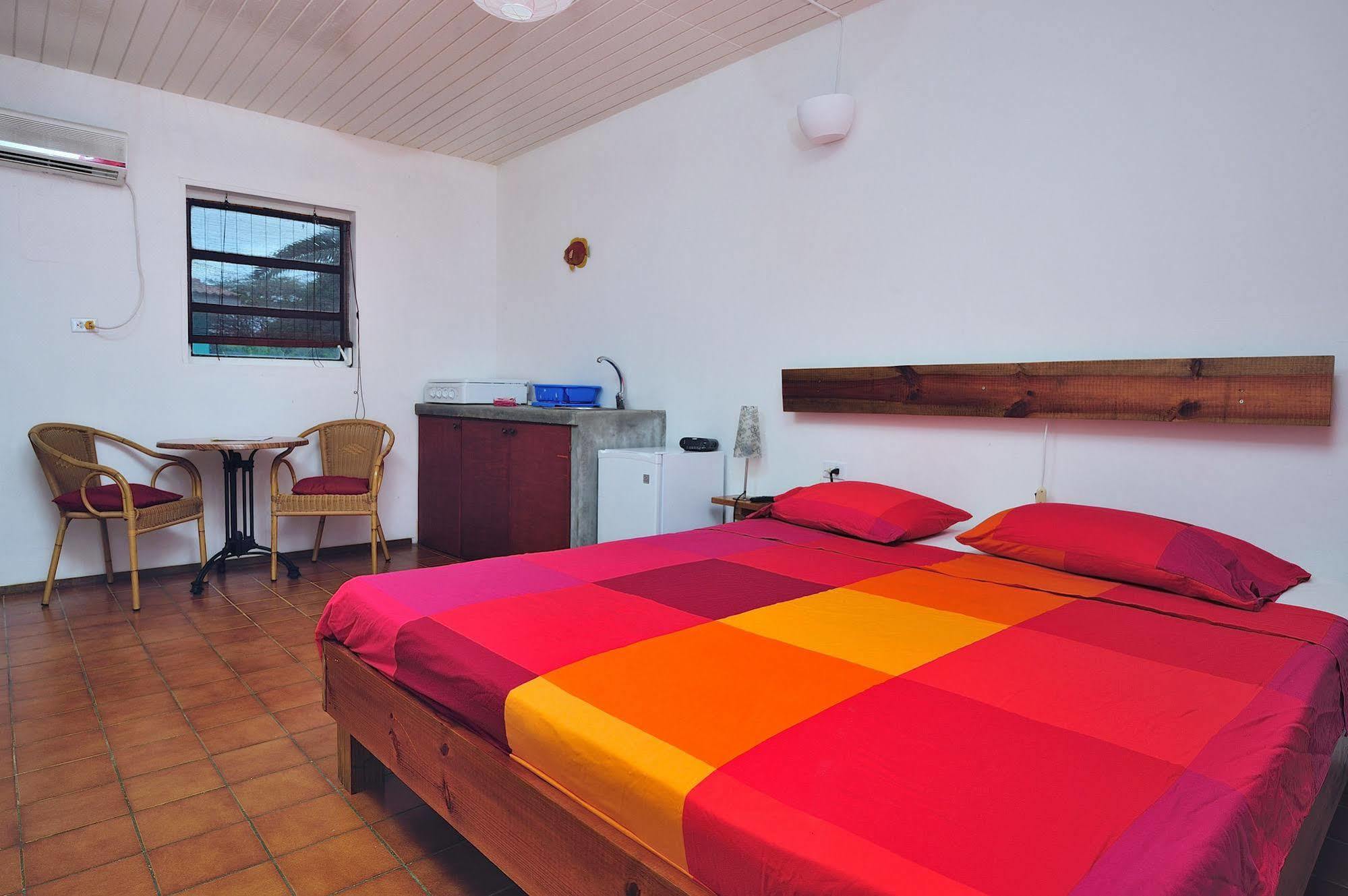 The Dive Hut - Boutique Apartments 克拉伦代克 外观 照片