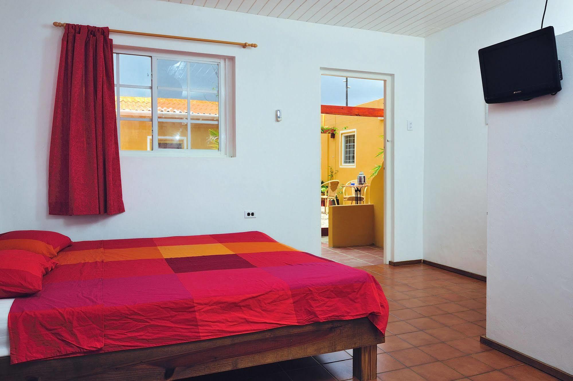 The Dive Hut - Boutique Apartments 克拉伦代克 外观 照片