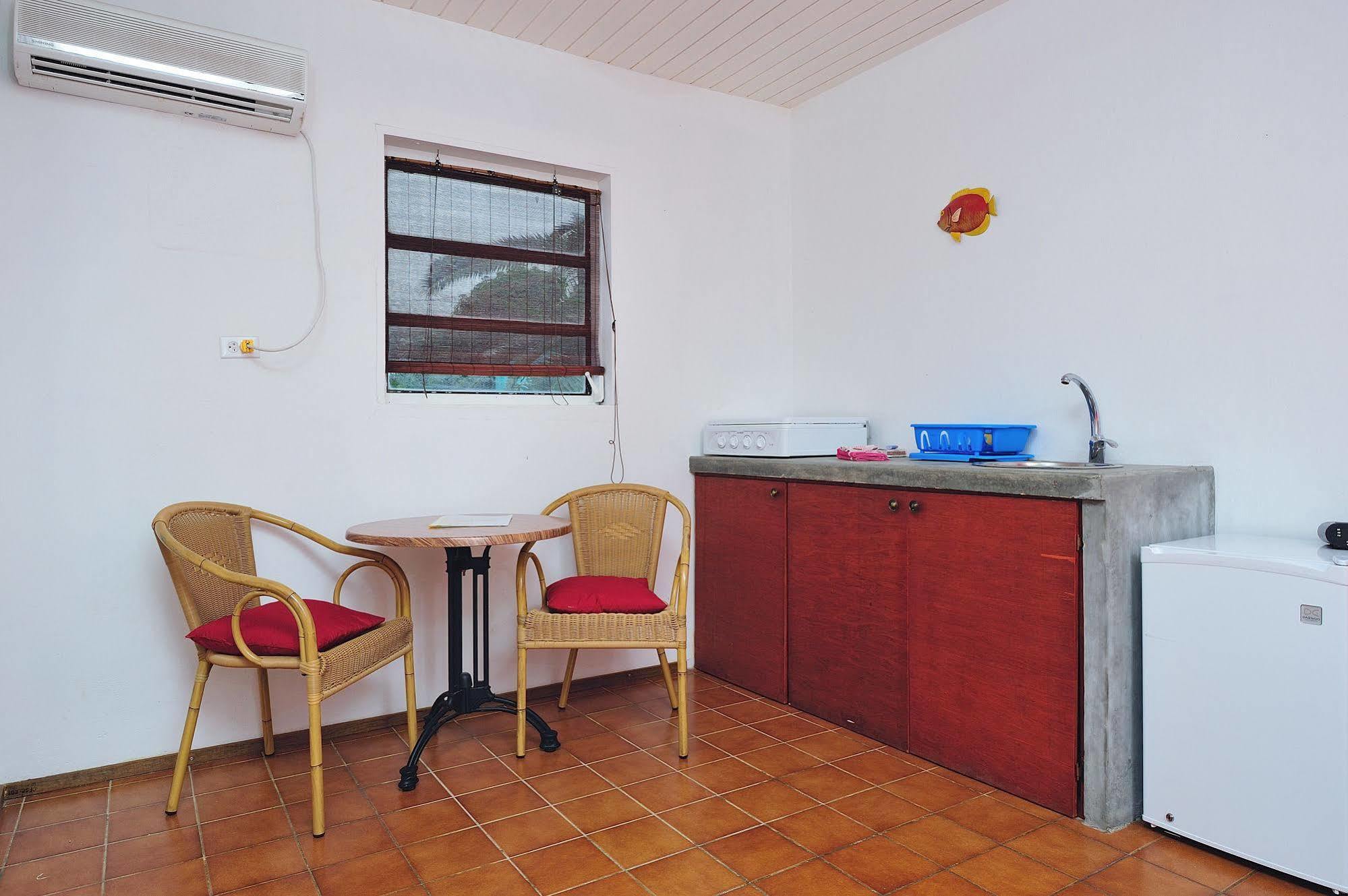 The Dive Hut - Boutique Apartments 克拉伦代克 外观 照片