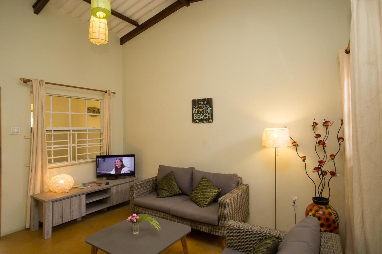 The Dive Hut - Boutique Apartments 克拉伦代克 外观 照片