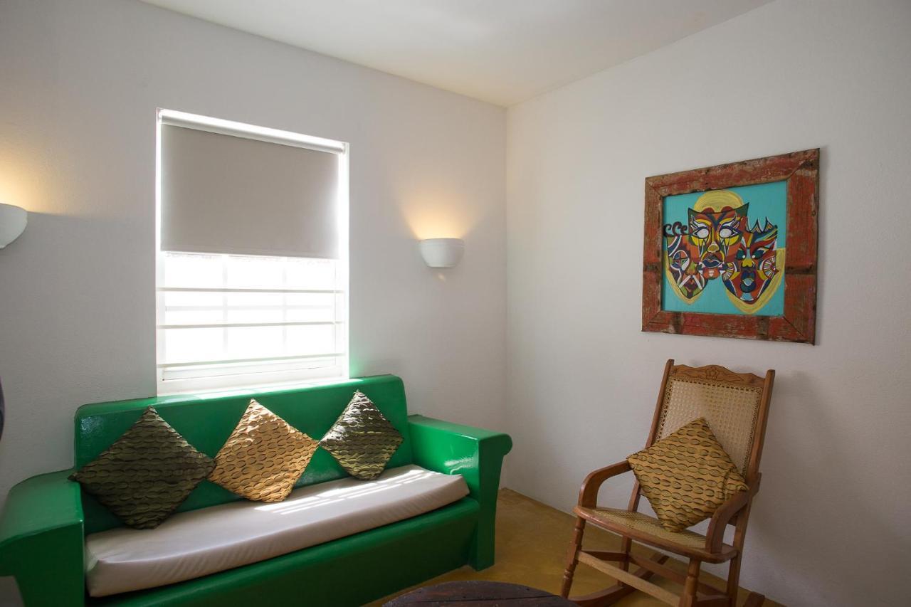 The Dive Hut - Boutique Apartments 克拉伦代克 外观 照片
